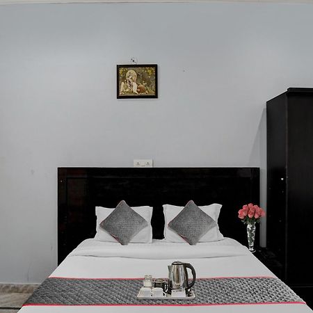Collection O Samira Residency Near Botanic Garden Of Indian Republic Hotel Noida Exterior photo