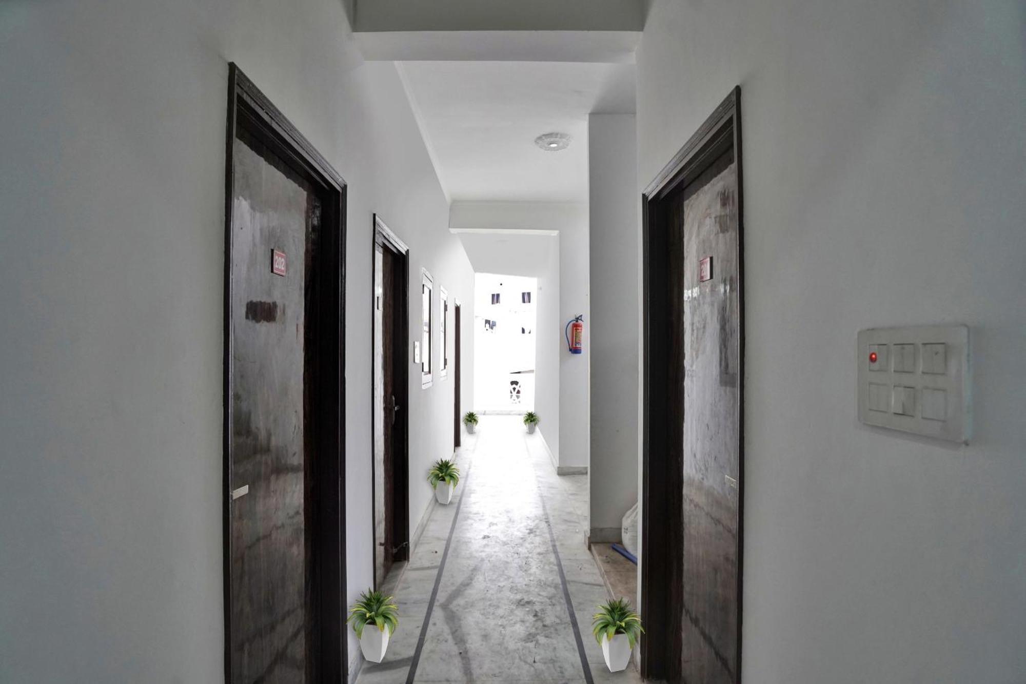 Collection O Samira Residency Near Botanic Garden Of Indian Republic Hotel Noida Exterior photo