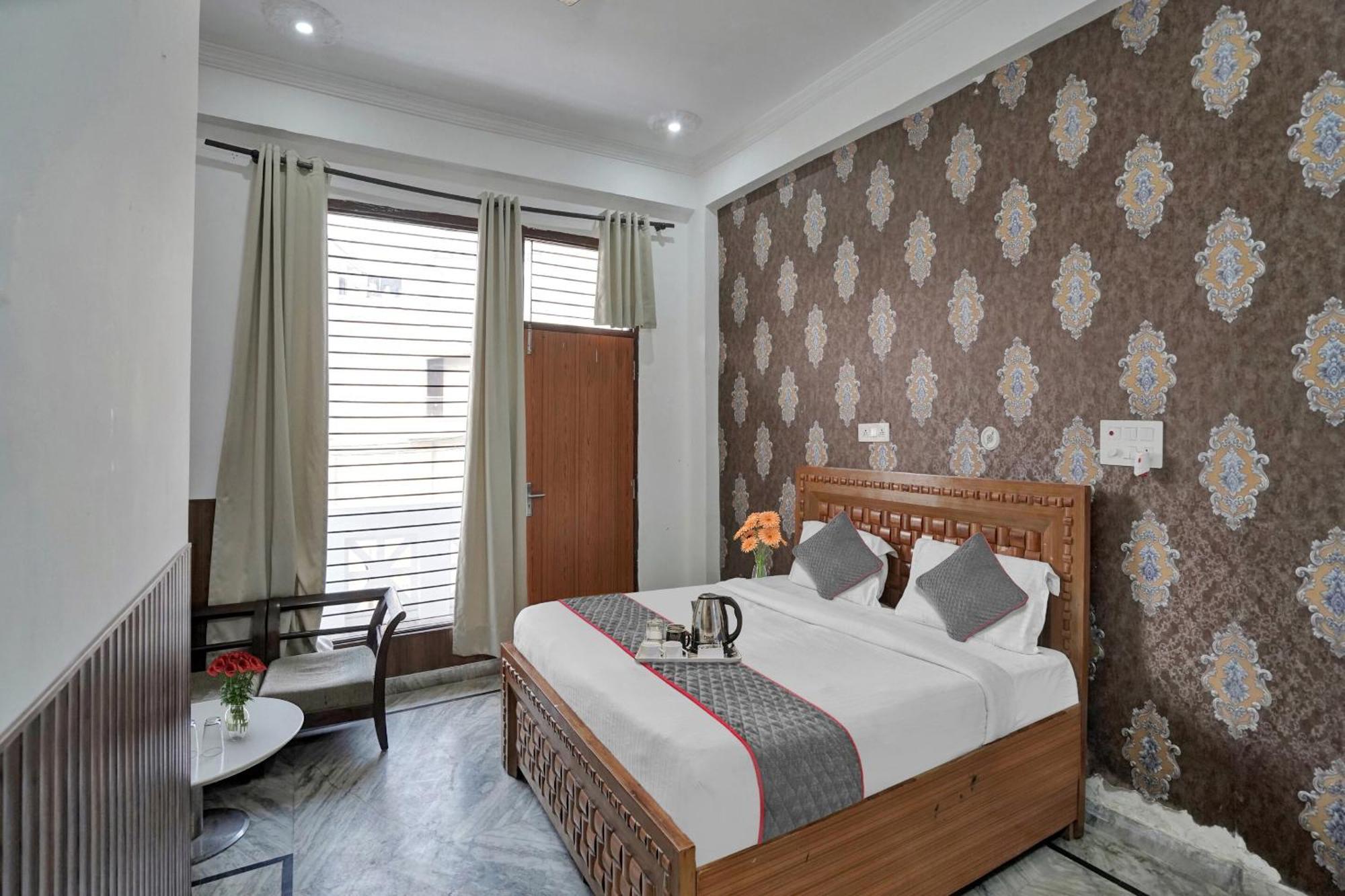 Collection O Samira Residency Near Botanic Garden Of Indian Republic Hotel Noida Exterior photo