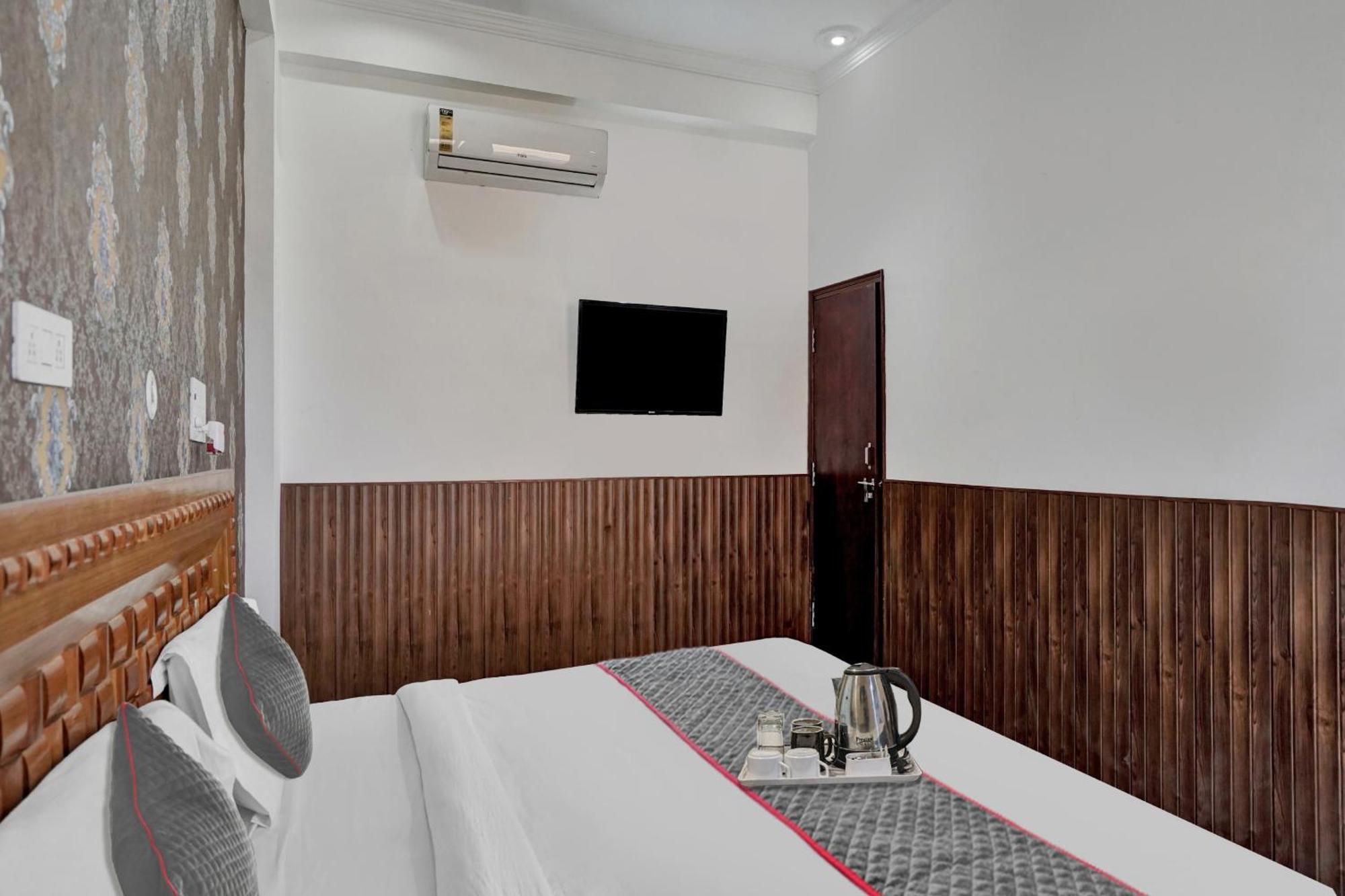 Collection O Samira Residency Near Botanic Garden Of Indian Republic Hotel Noida Exterior photo