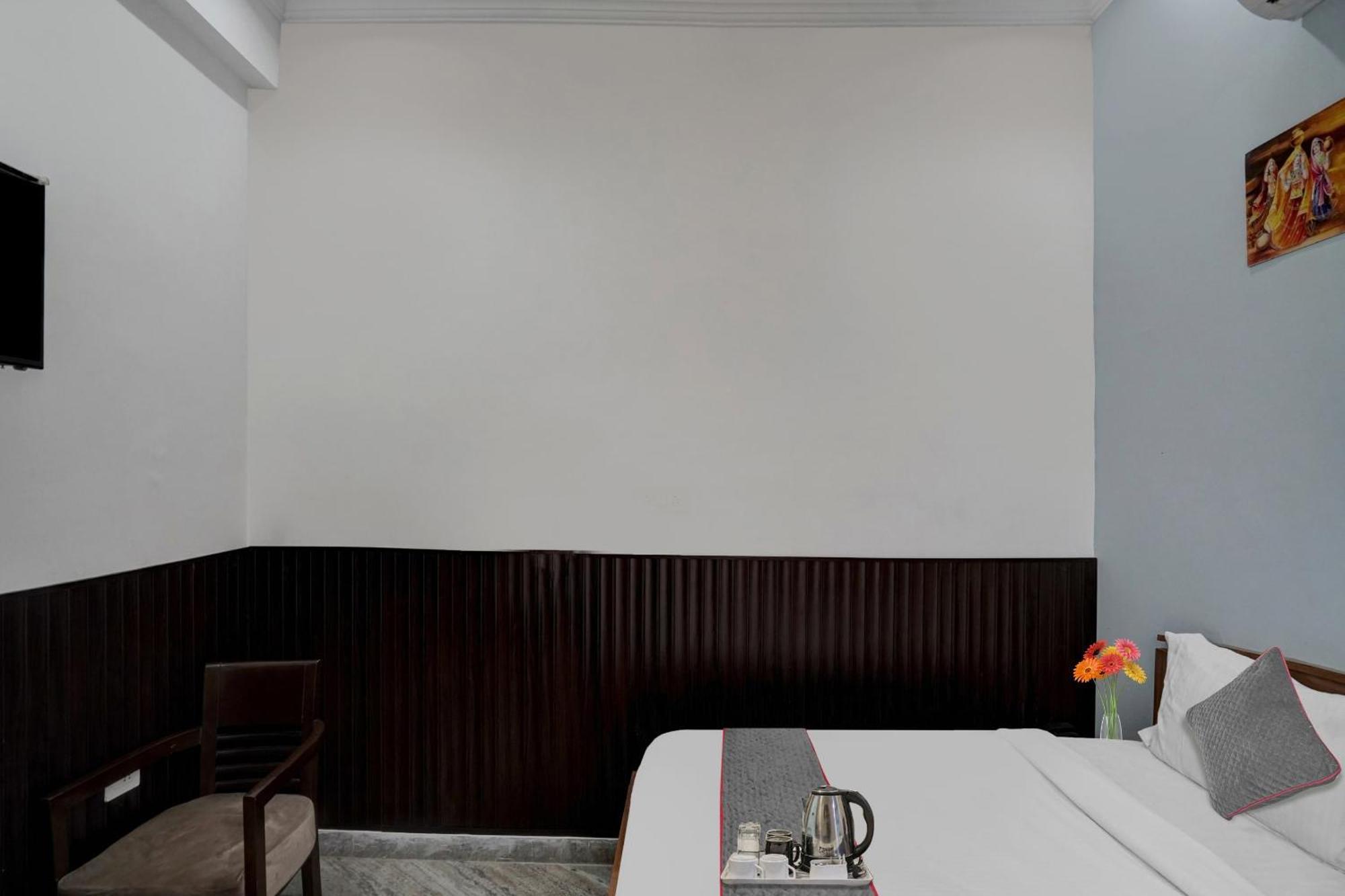 Collection O Samira Residency Near Botanic Garden Of Indian Republic Hotel Noida Exterior photo