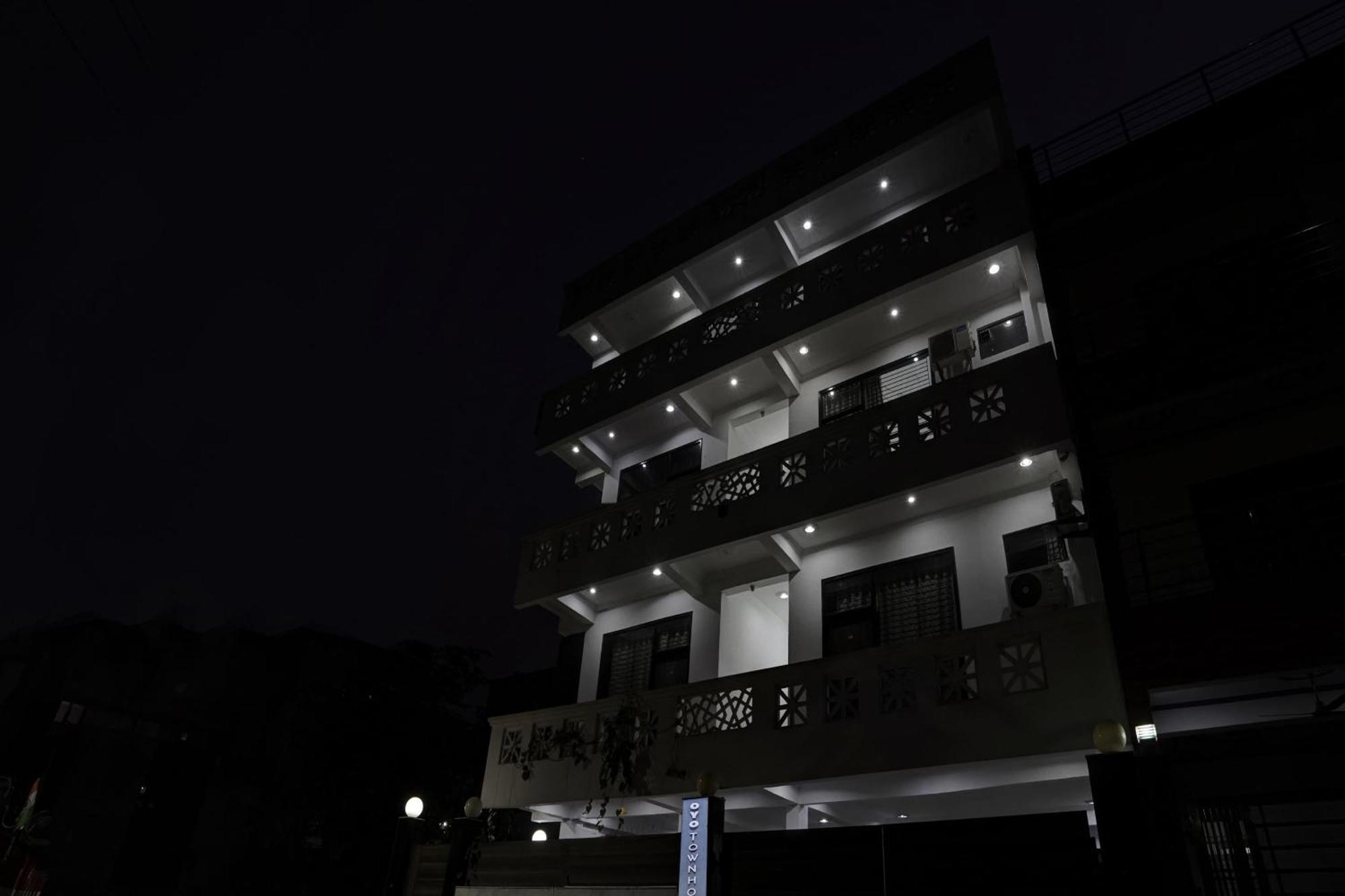 Collection O Samira Residency Near Botanic Garden Of Indian Republic Hotel Noida Exterior photo